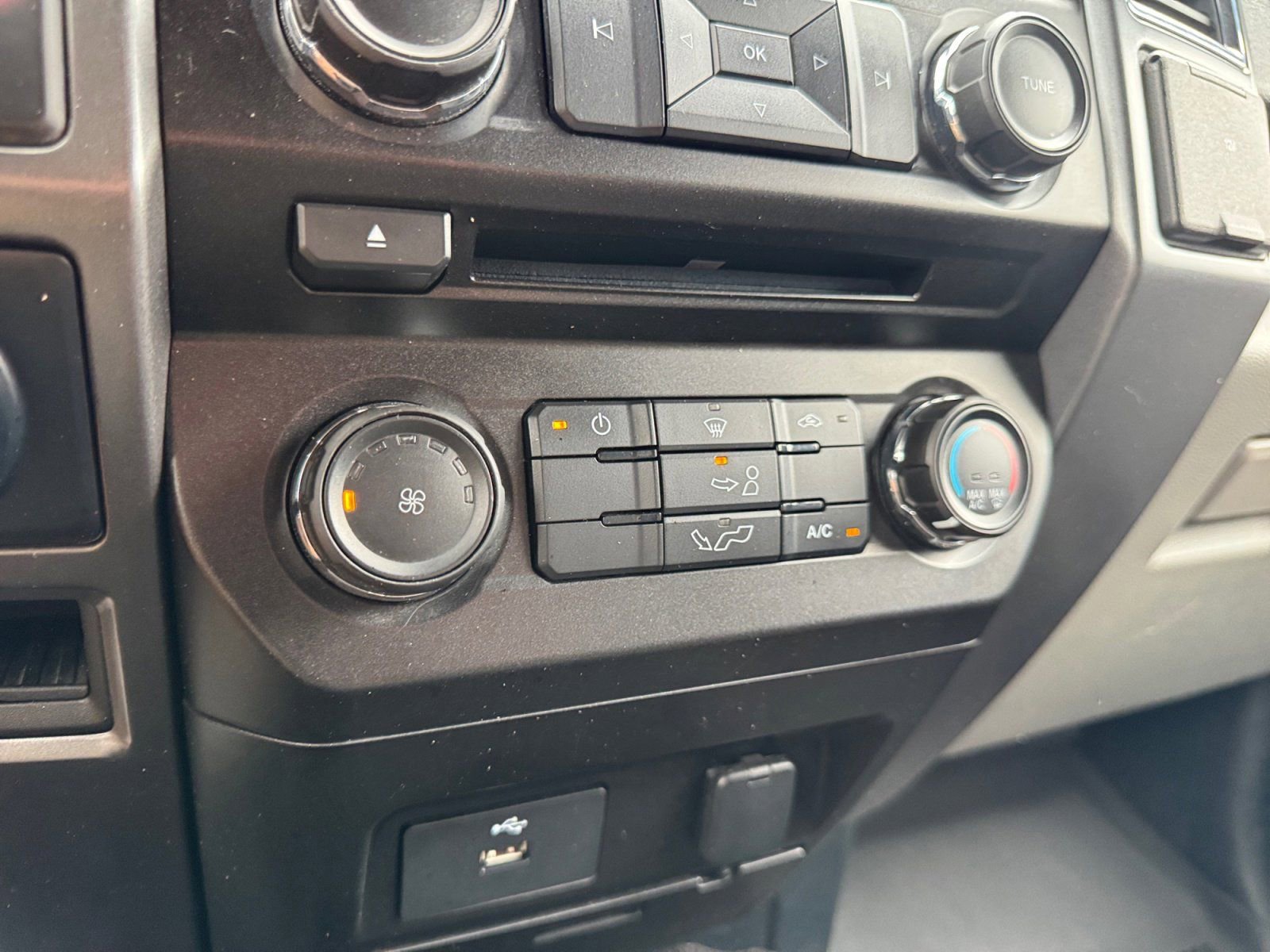 Used 2016 Ford F150 XLT w/ Trailer Tow Package AWD/4WD image 26