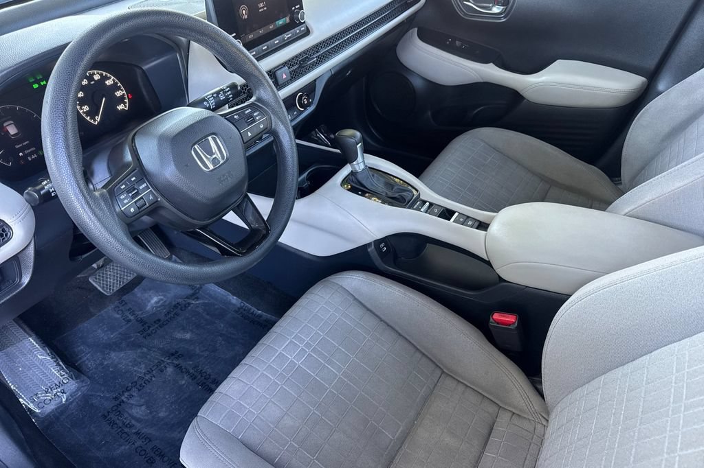 Certified 2025 Honda HR-V LX image 3