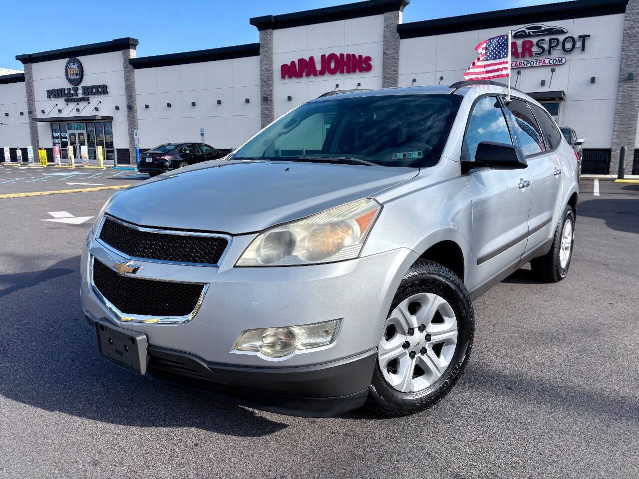 Used 2011 Chevrolet Traverse LS image 1