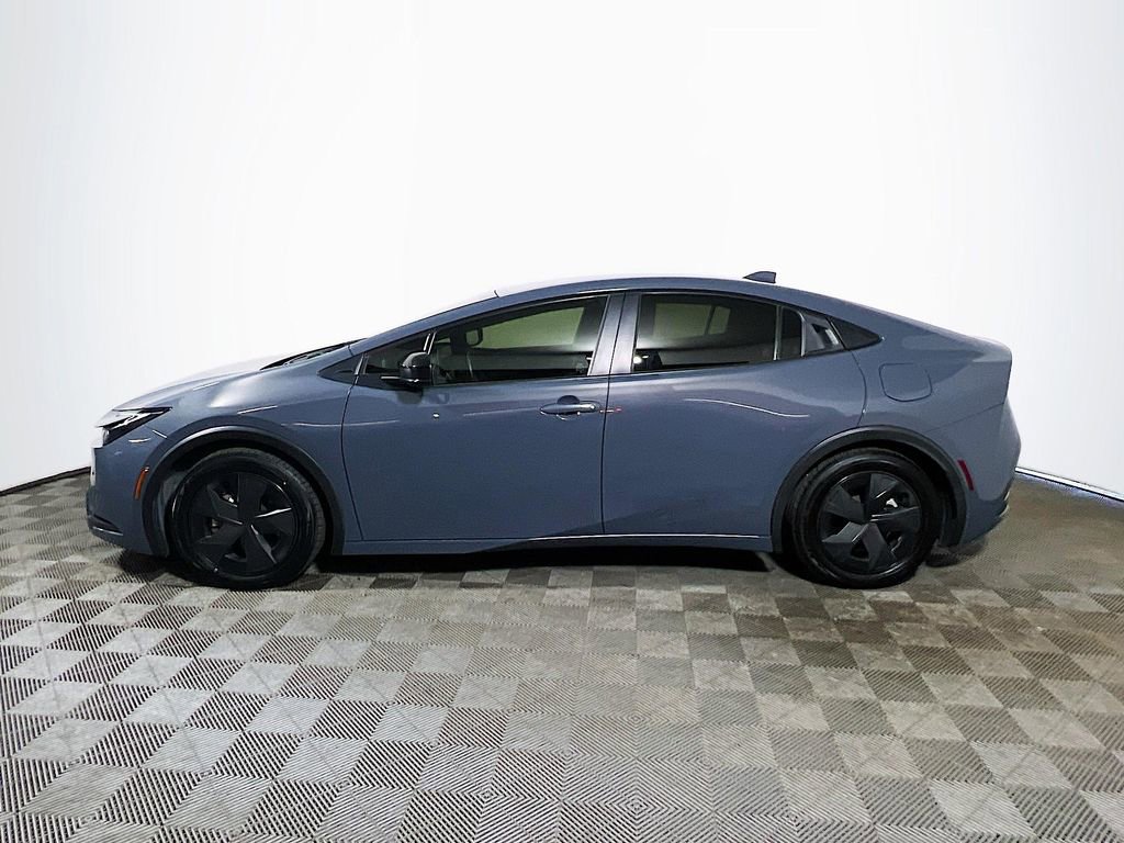 Used 2023 Toyota Prius Prime FWD image 5