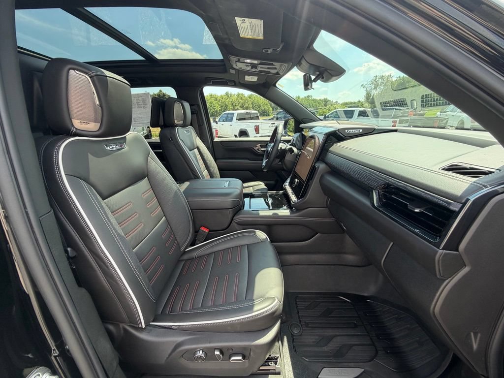 Used 2025 GMC Yukon XL AT4 Ultimate w/ LPO, AT4 Appearance Package AWD/4WD image 24
