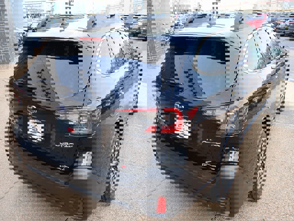 Used 2022 Subaru Outback Premium image 6