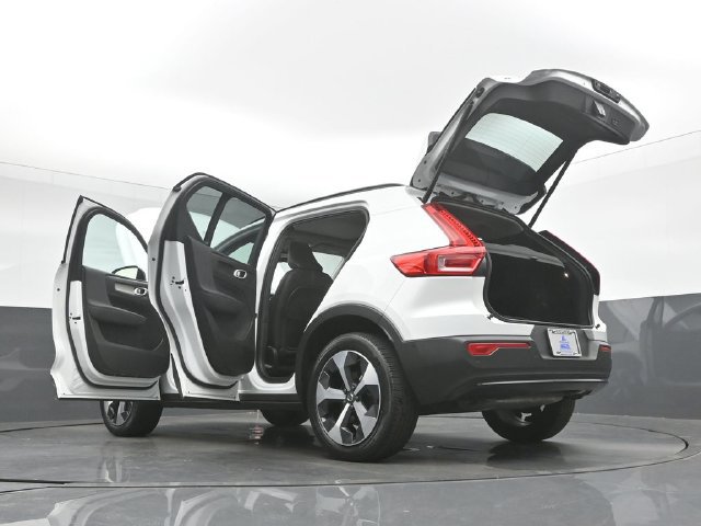 Used 2024 Volvo XC40 B5 Plus AWD/4WD image 52