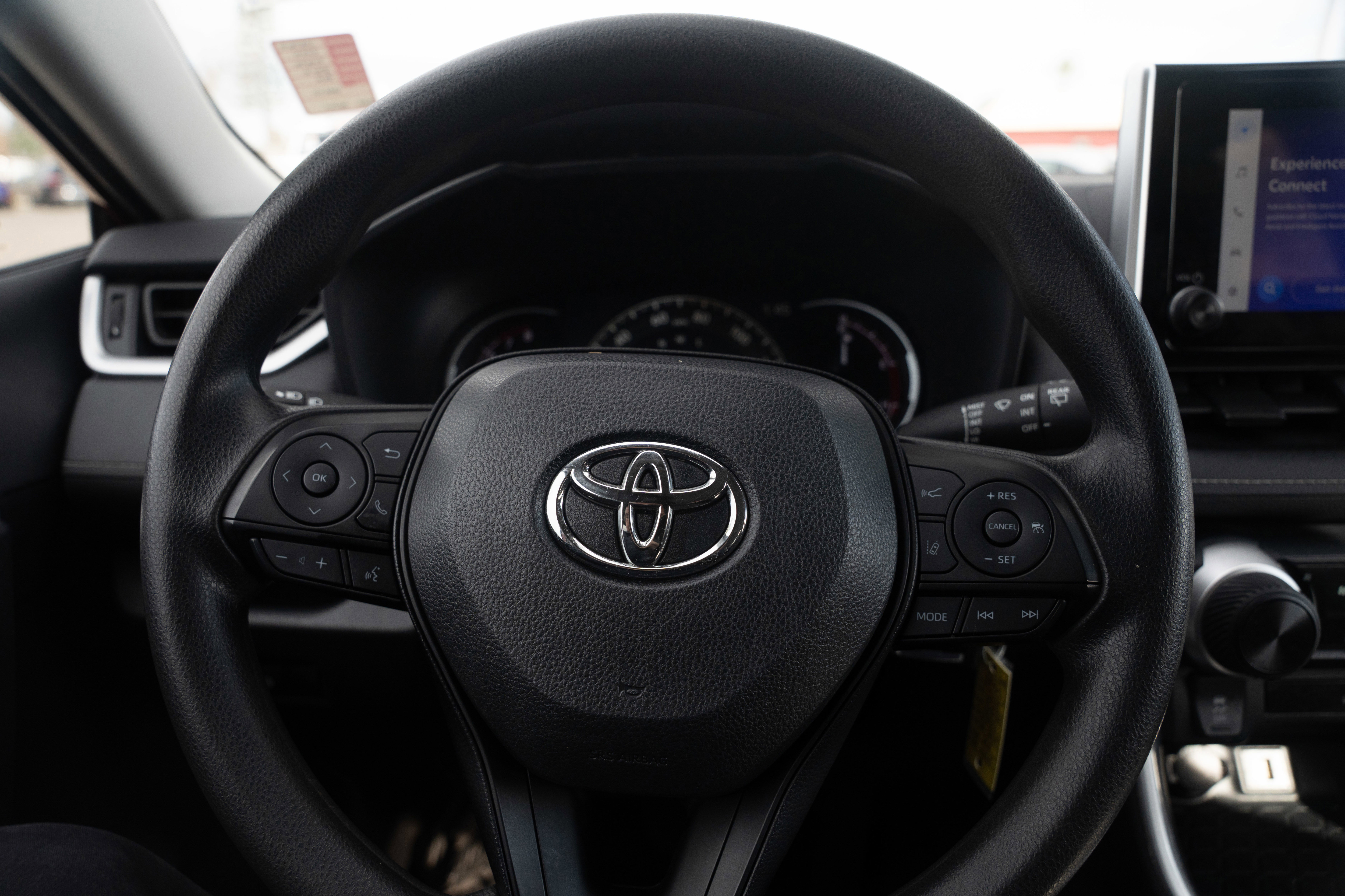 Used 2024 Toyota RAV4 LE image 31