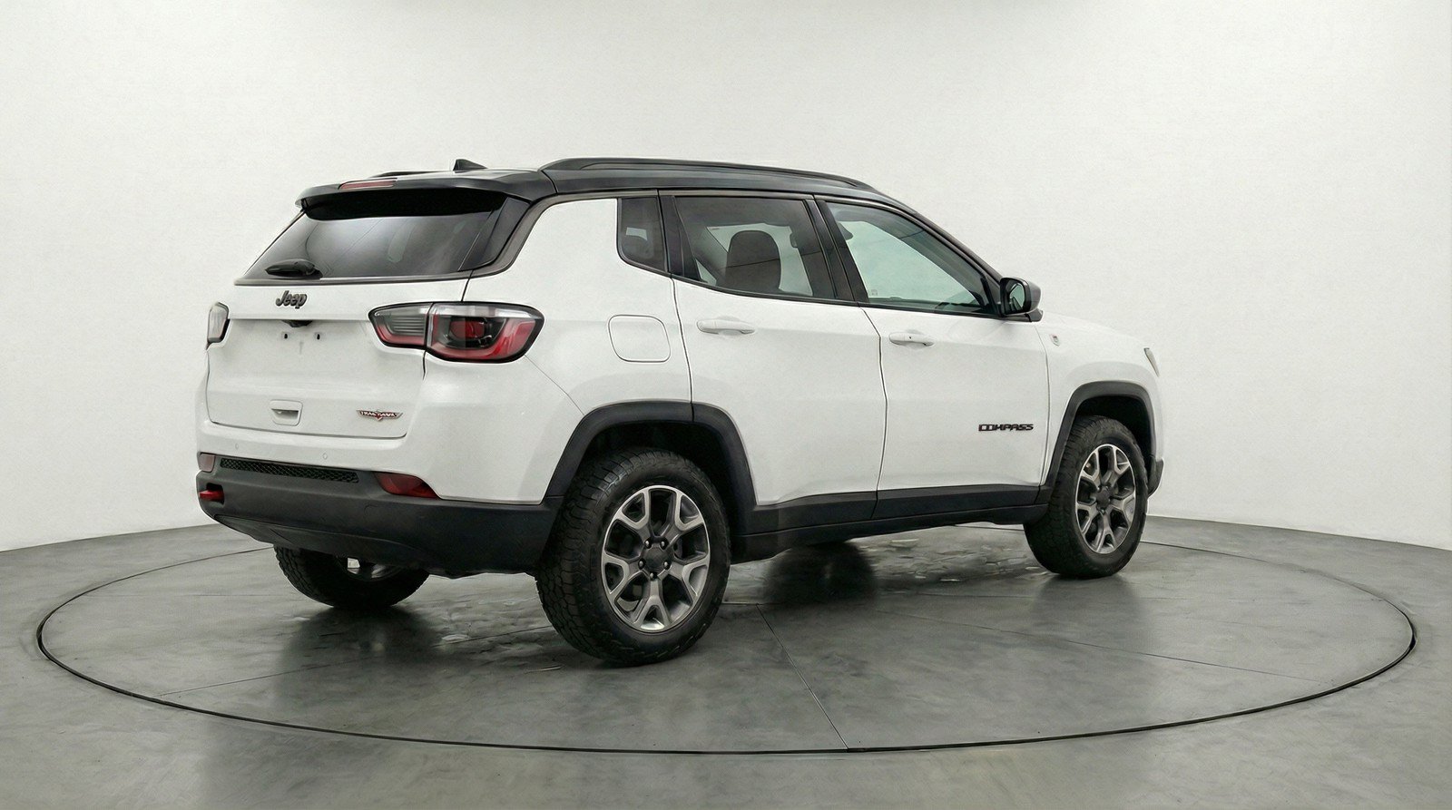 Used 2025 Jeep Compass Trailhawk AWD/4WD image 9