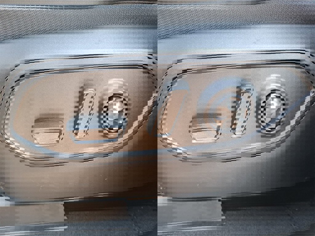 New 2025 Jeep Grand Cherokee Altitude image 28