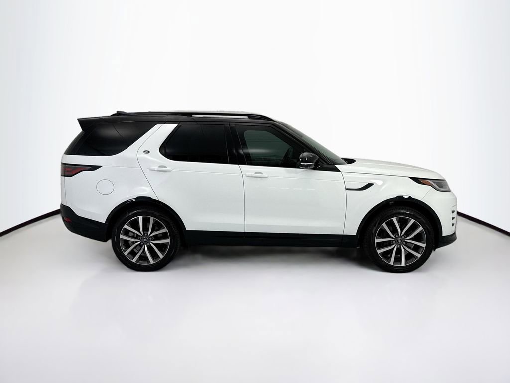 Used 2024 Land Rover Discovery Dynamic SE image 4