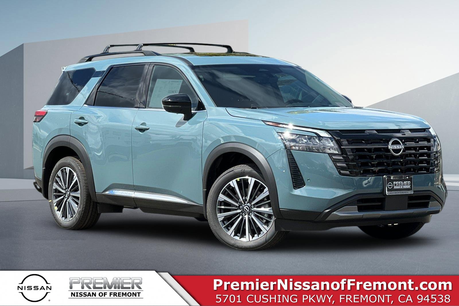 New 2026 Nissan Pathfinder Platinum w/ Cargo Package