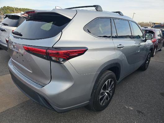 Used 2020 Toyota Highlander XLE image 5