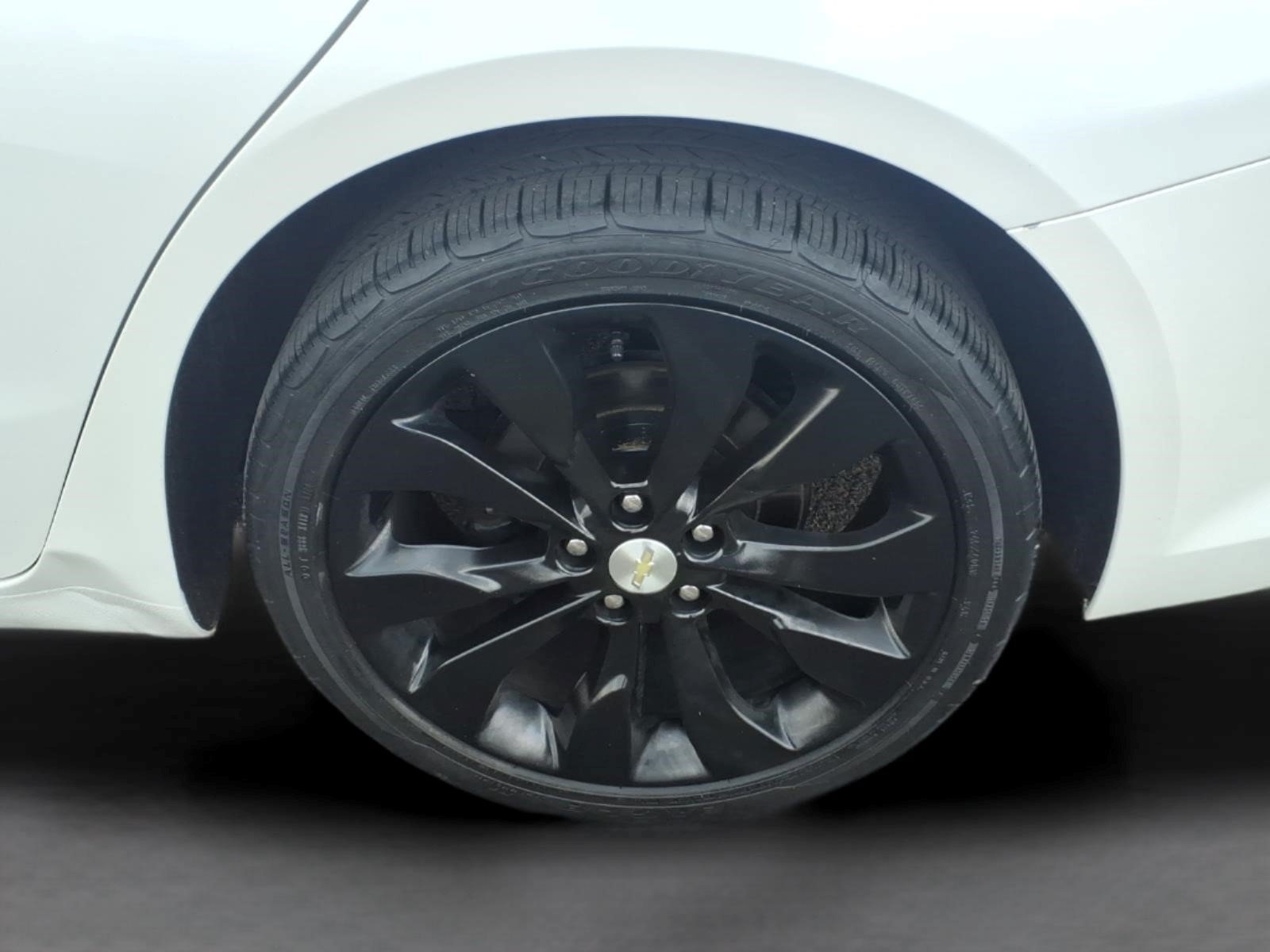 Used 2018 Chevrolet Malibu Premier w/ Premier Sun and Wheel Package FWD image 10