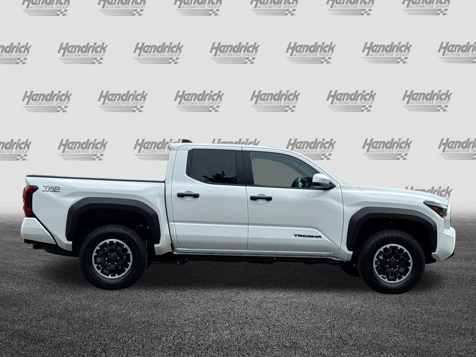 Used 2025 Toyota Tacoma TRD Off-Road image 3