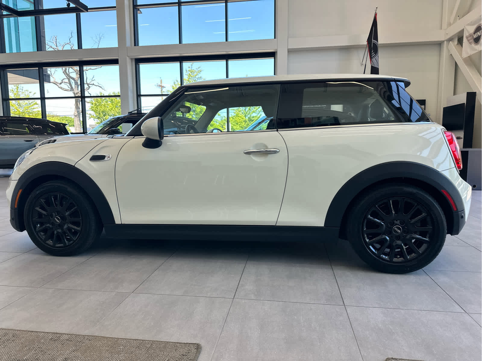 Used 2018 MINI Cooper 2-Door Hardtop FWD image 7