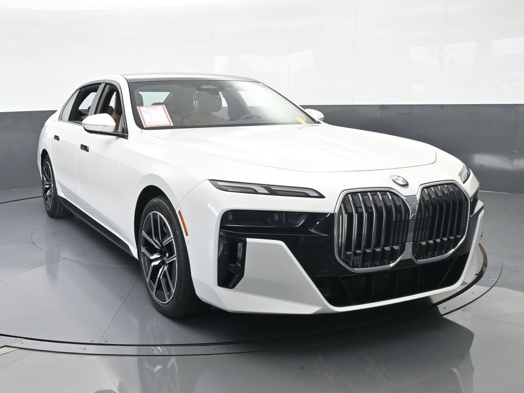 Used 2025 BMW 740i xDrive image 9