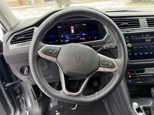 Used 2023 Volkswagen Tiguan SE image 11