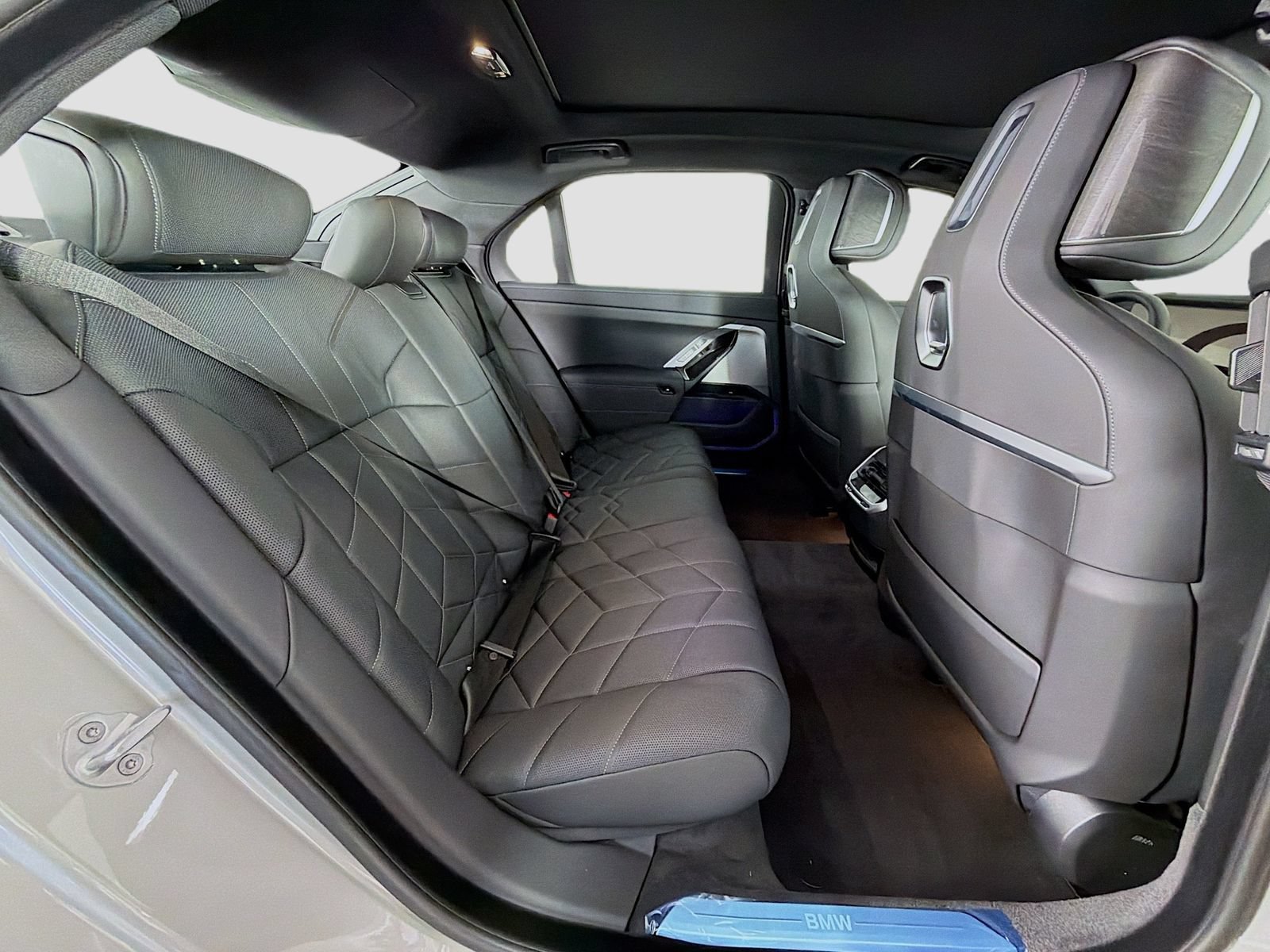 New 2026 BMW i7 xDrive60 AWD/4WD image 29