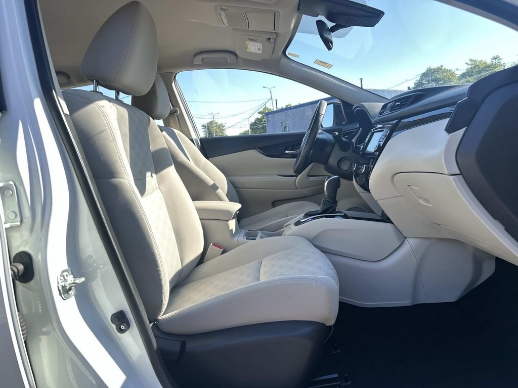 Certified 2020 Nissan Rogue Sport SV w/ All-Weather Package AWD/4WD image 17