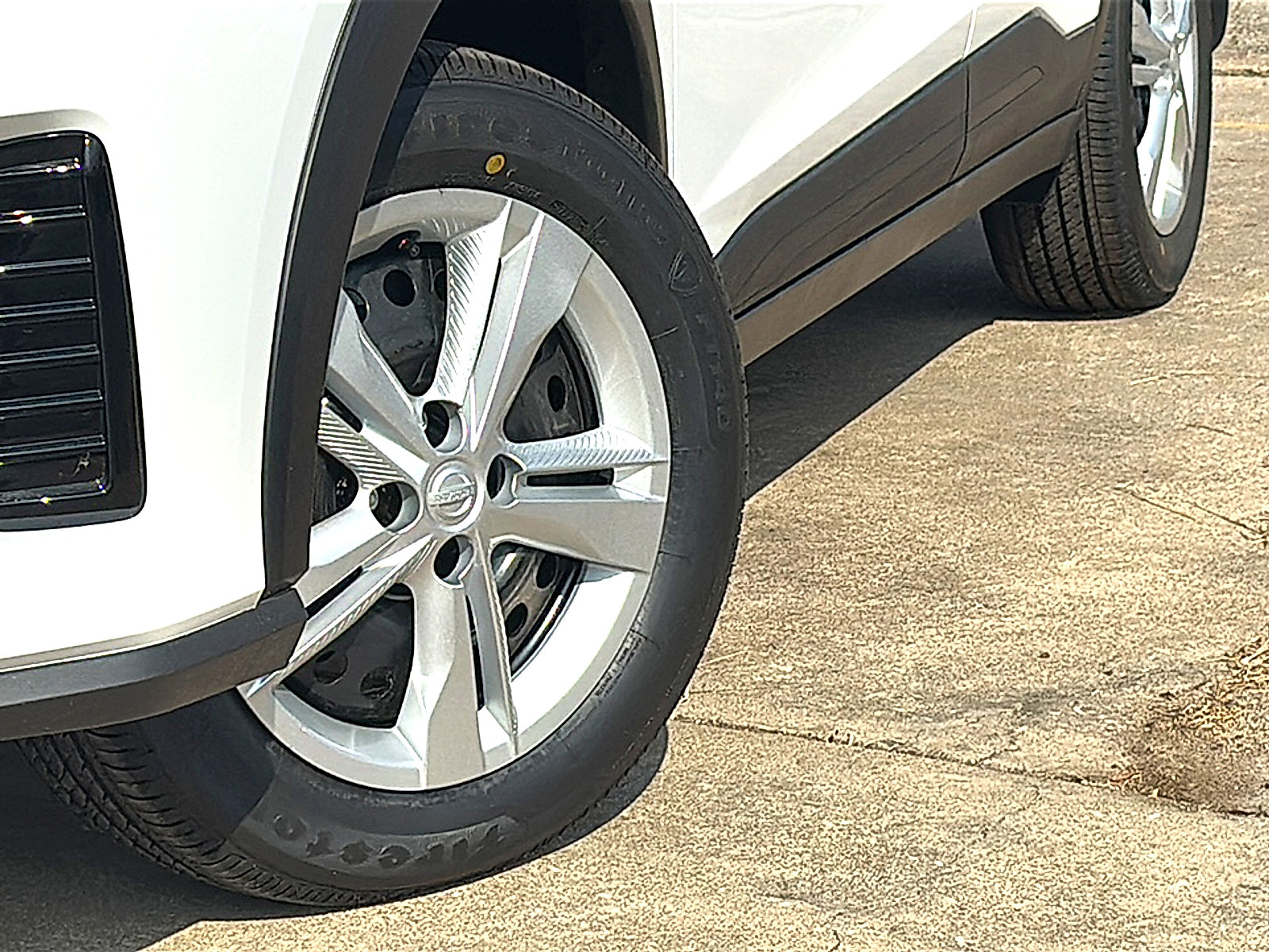 New 2025 Nissan Kicks Play S FWD image 3