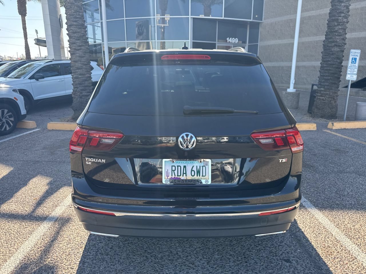 Used 2018 Volkswagen Tiguan SE w/ Panoramic Sunroof Package FWD image 5