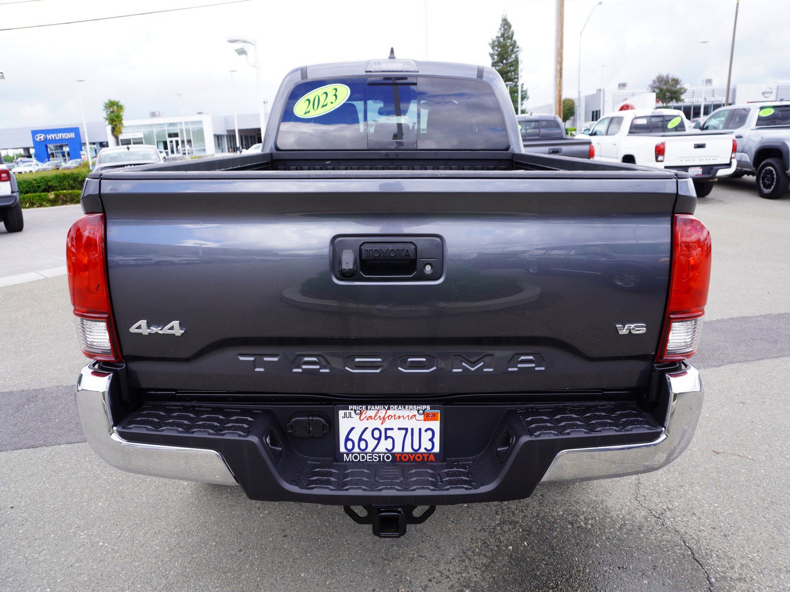 Used 2023 Toyota Tacoma SR5 AWD/4WD image 11