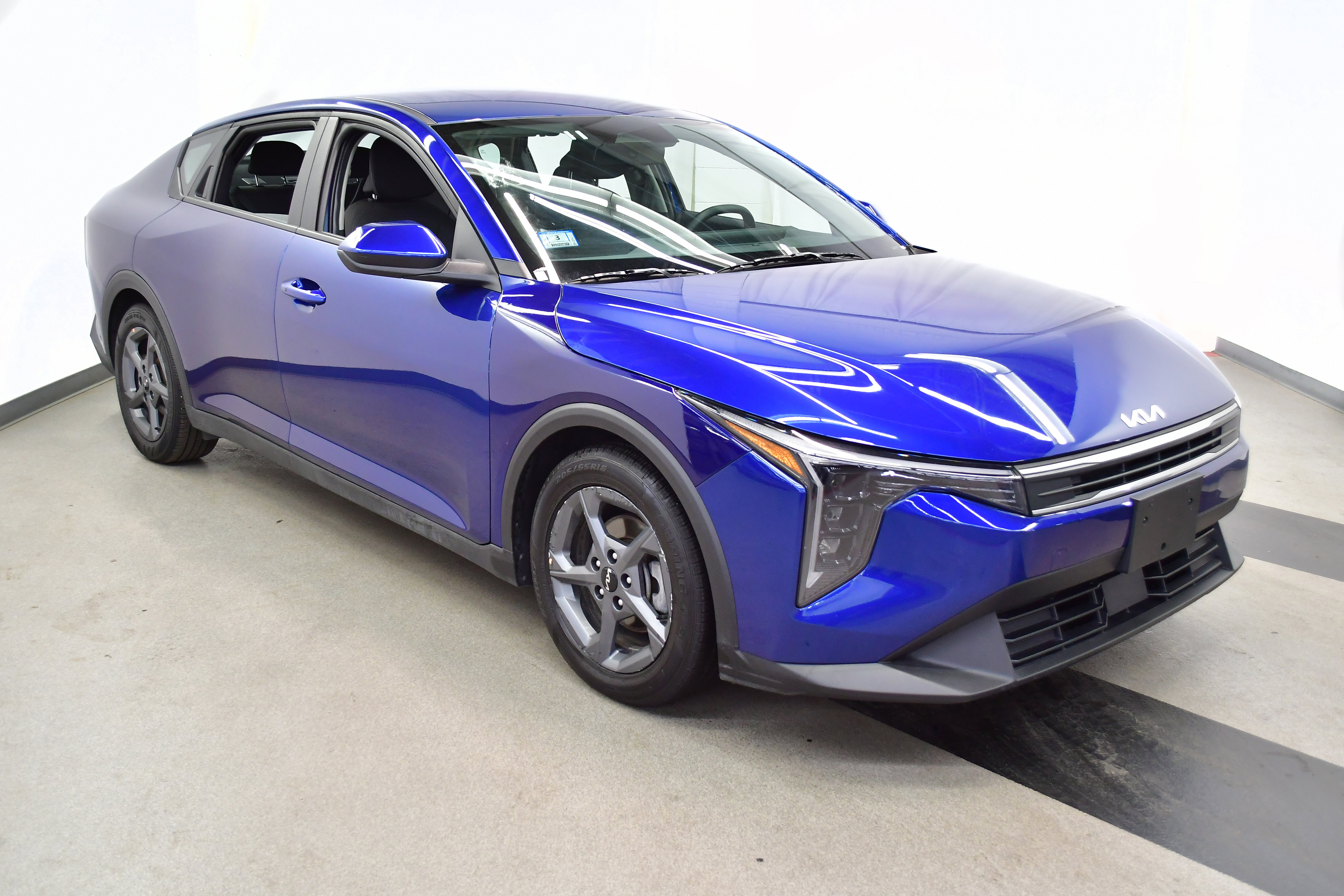 Used 2025 Kia K4 FWD image 2