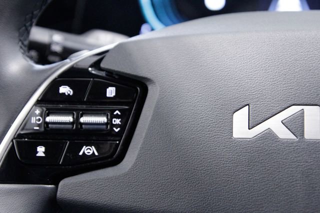 Used 2023 Kia Niro EX image 24