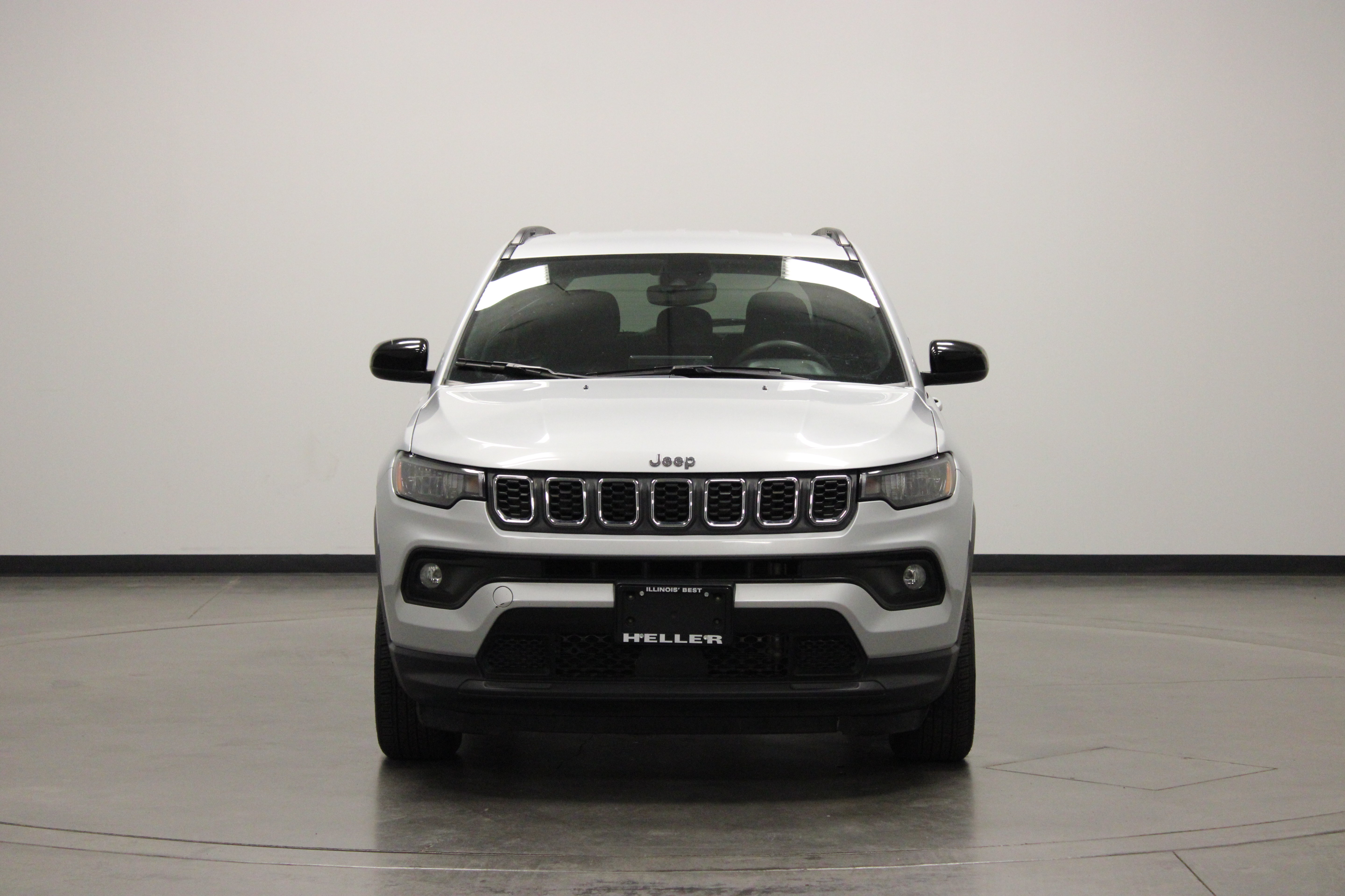 Used 2024 Jeep Compass Latitude AWD/4WD image 3