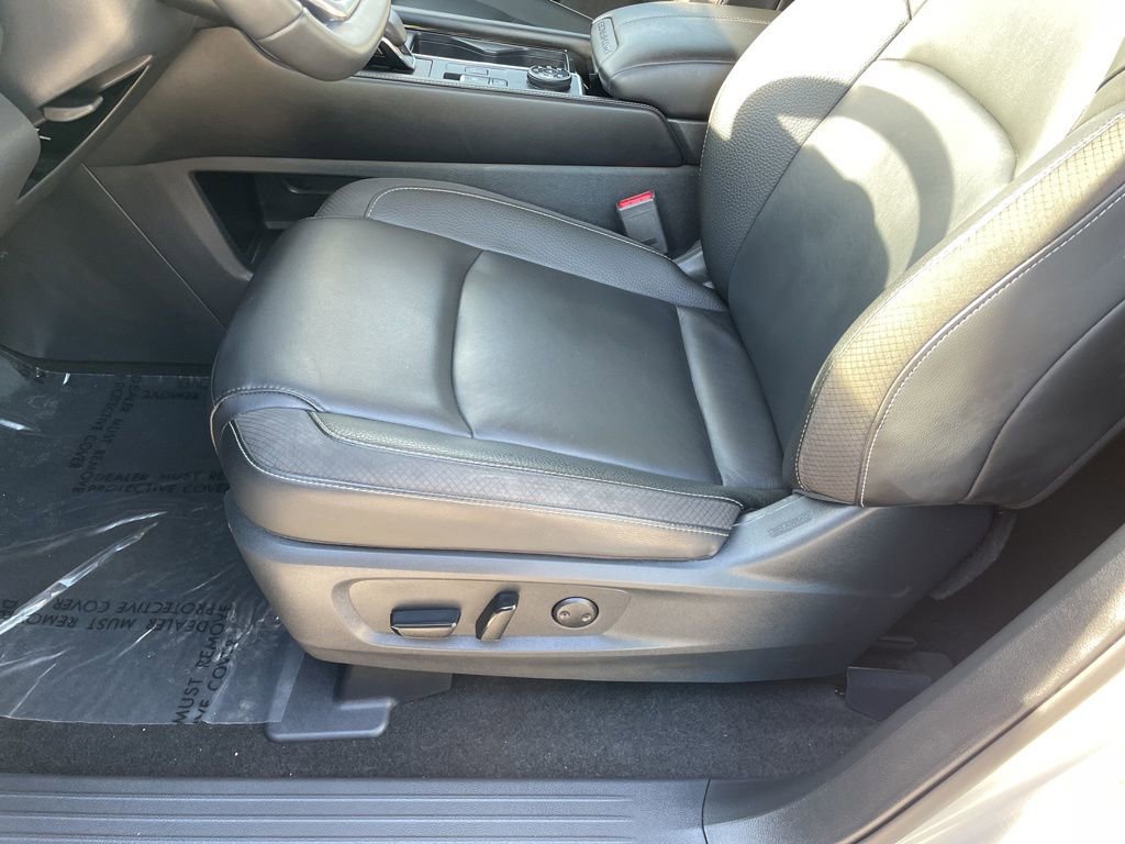 Used 2025 Nissan Pathfinder SL AWD/4WD image 8