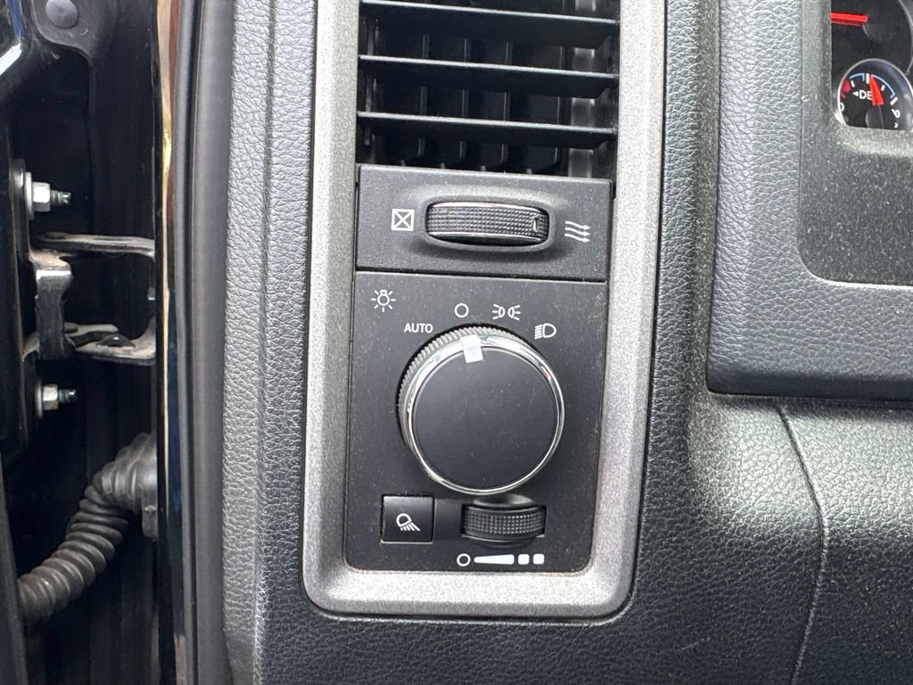 Used 2015 RAM 3500 Tradesman w/ Chrome Appearance Group AWD/4WD image 16