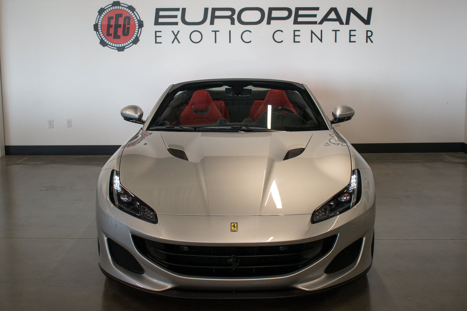 Used 2019 Ferrari Portofino RWD image 3