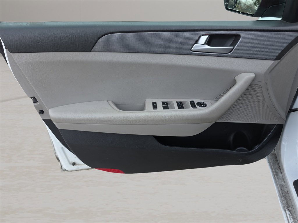 Used 2016 Hyundai Sonata SE w/ Cargo Package image 14
