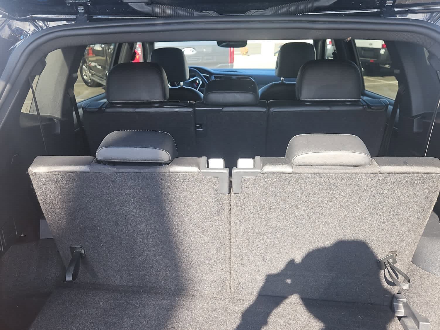 Used 2022 Volkswagen Tiguan SE R-Line image 9