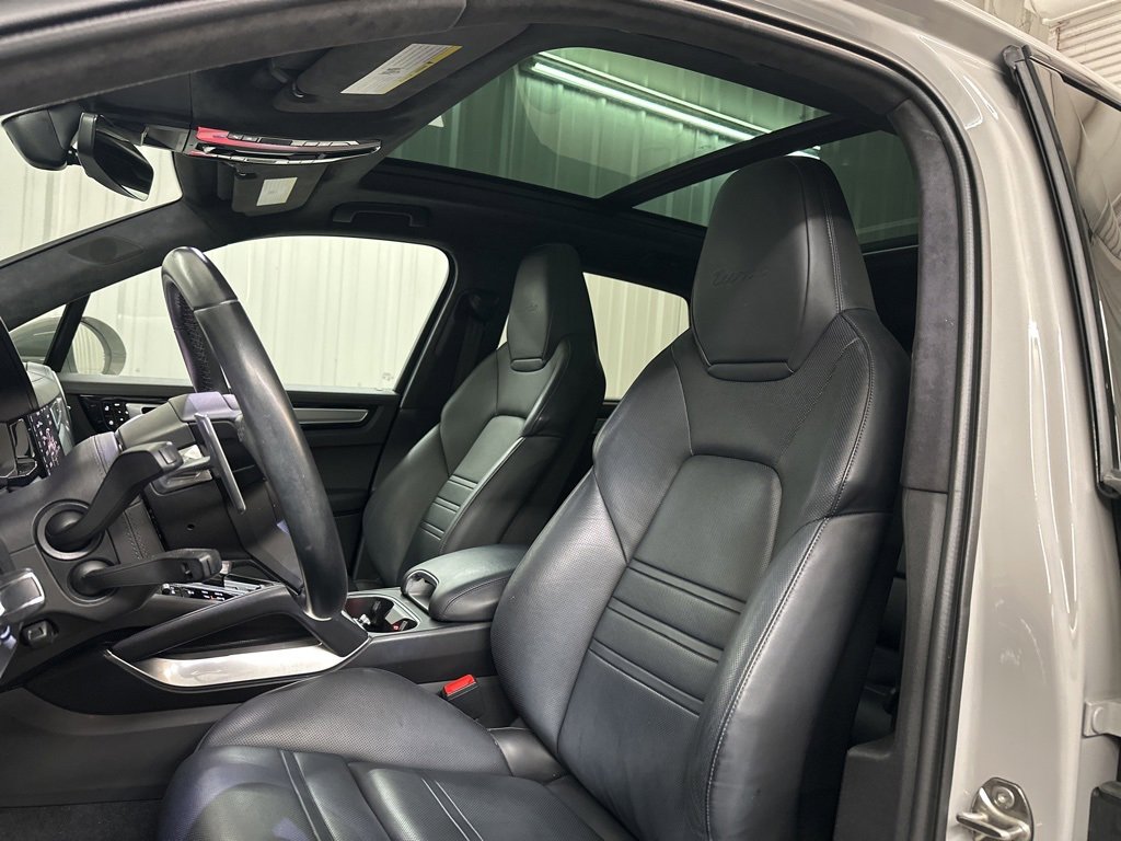 Used 2021 Porsche Cayenne Turbo image 14