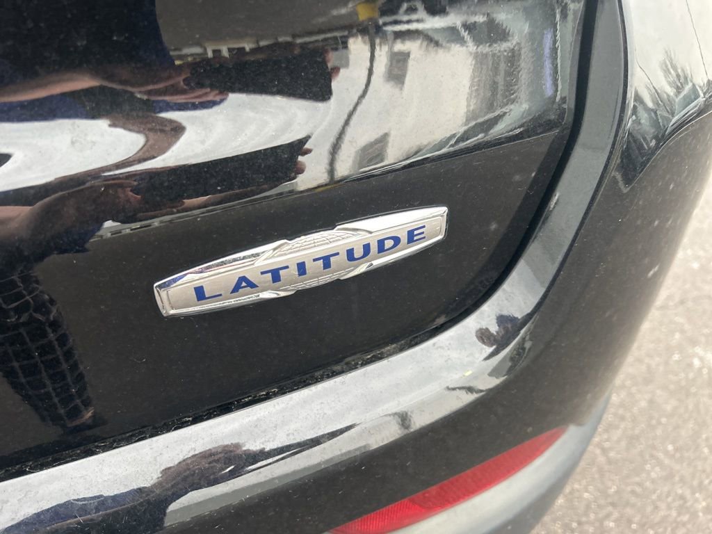 Used 2024 Jeep Compass Latitude image 10