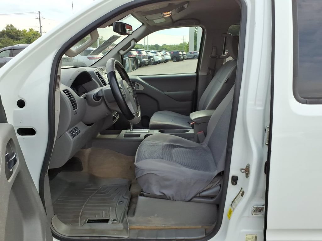 Used 2017 Nissan Frontier SV w/ SV Value Truck Package AWD/4WD image 5