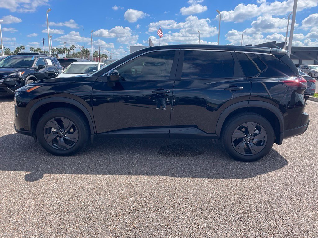 Used 2026 Nissan Rogue SV FWD image 2