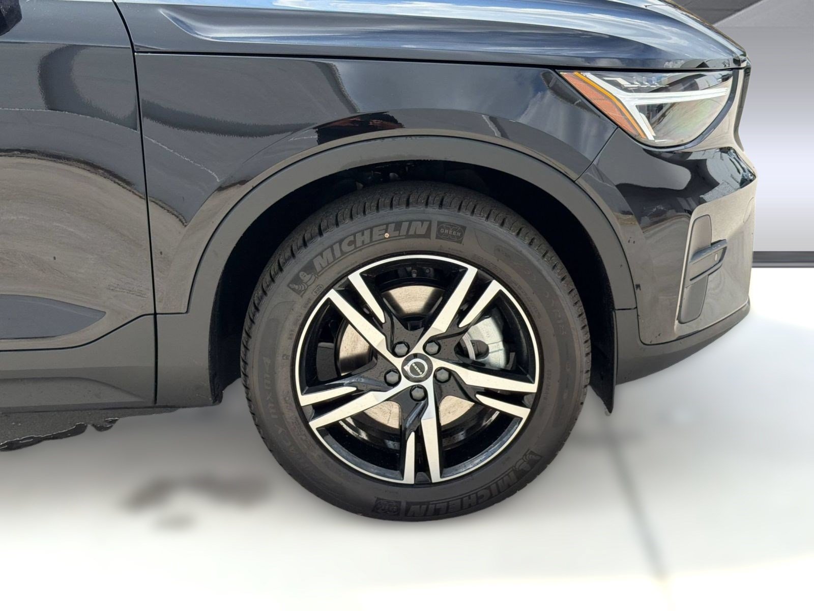 New 2026 Volvo XC40 B5 Core w/ Climate Package AWD/4WD image 12