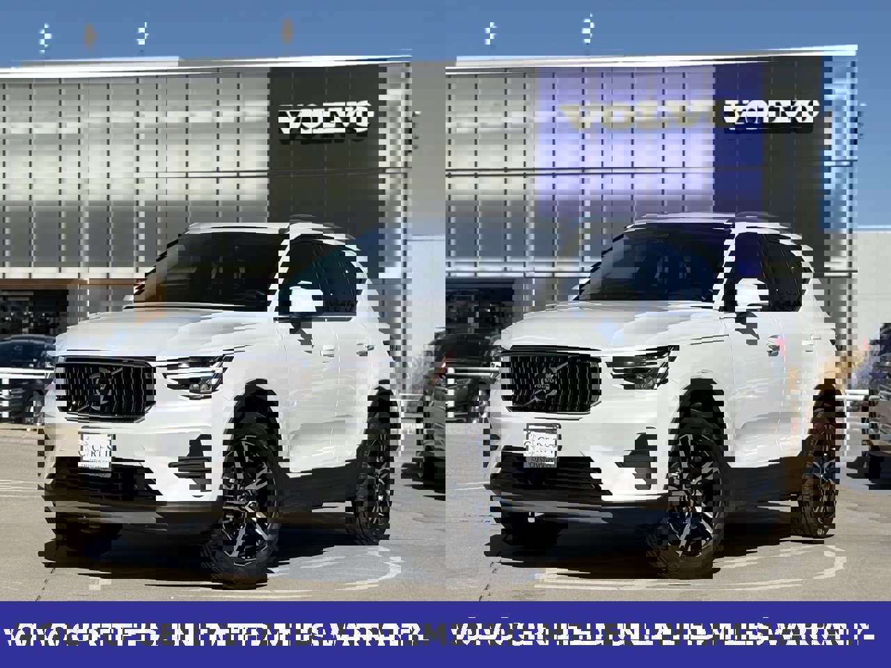 Certified 2025 Volvo XC40 B5 Core image 1