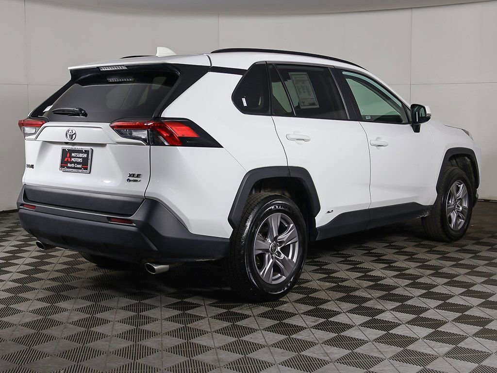 Used 2025 Toyota RAV4 XLE AWD/4WD image 8
