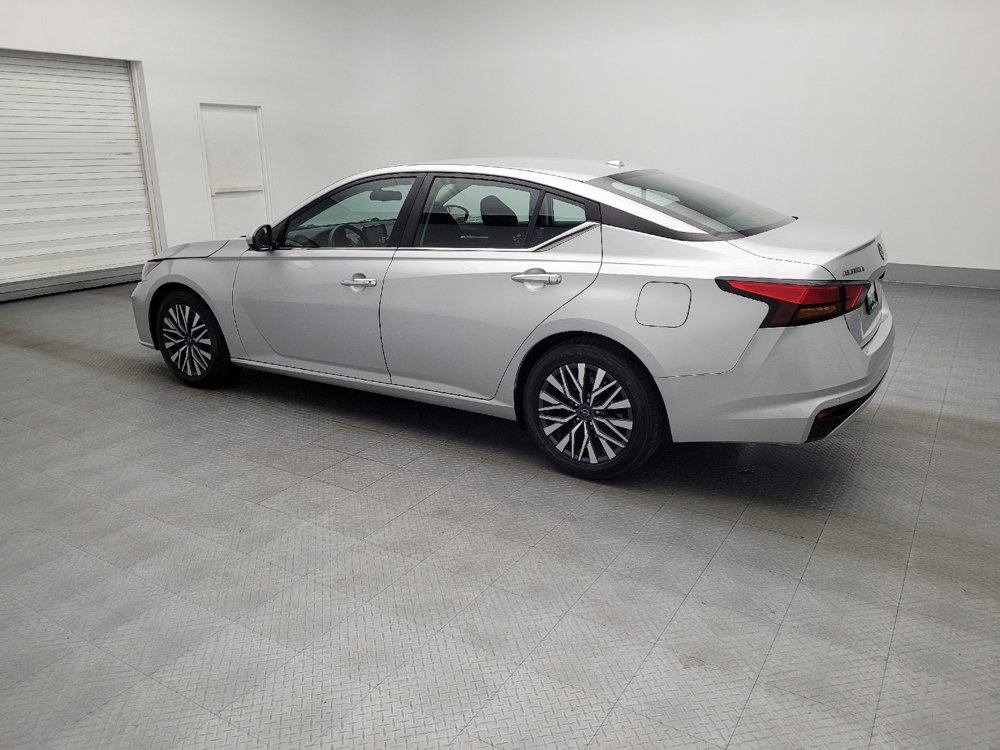 Used 2023 Nissan Altima 2.5 SV image 3