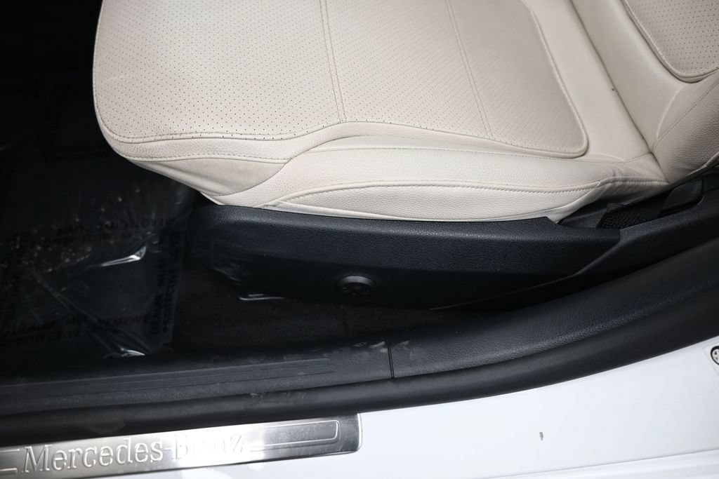 Used 2025 Mercedes-Benz C 300 Sedan image 18