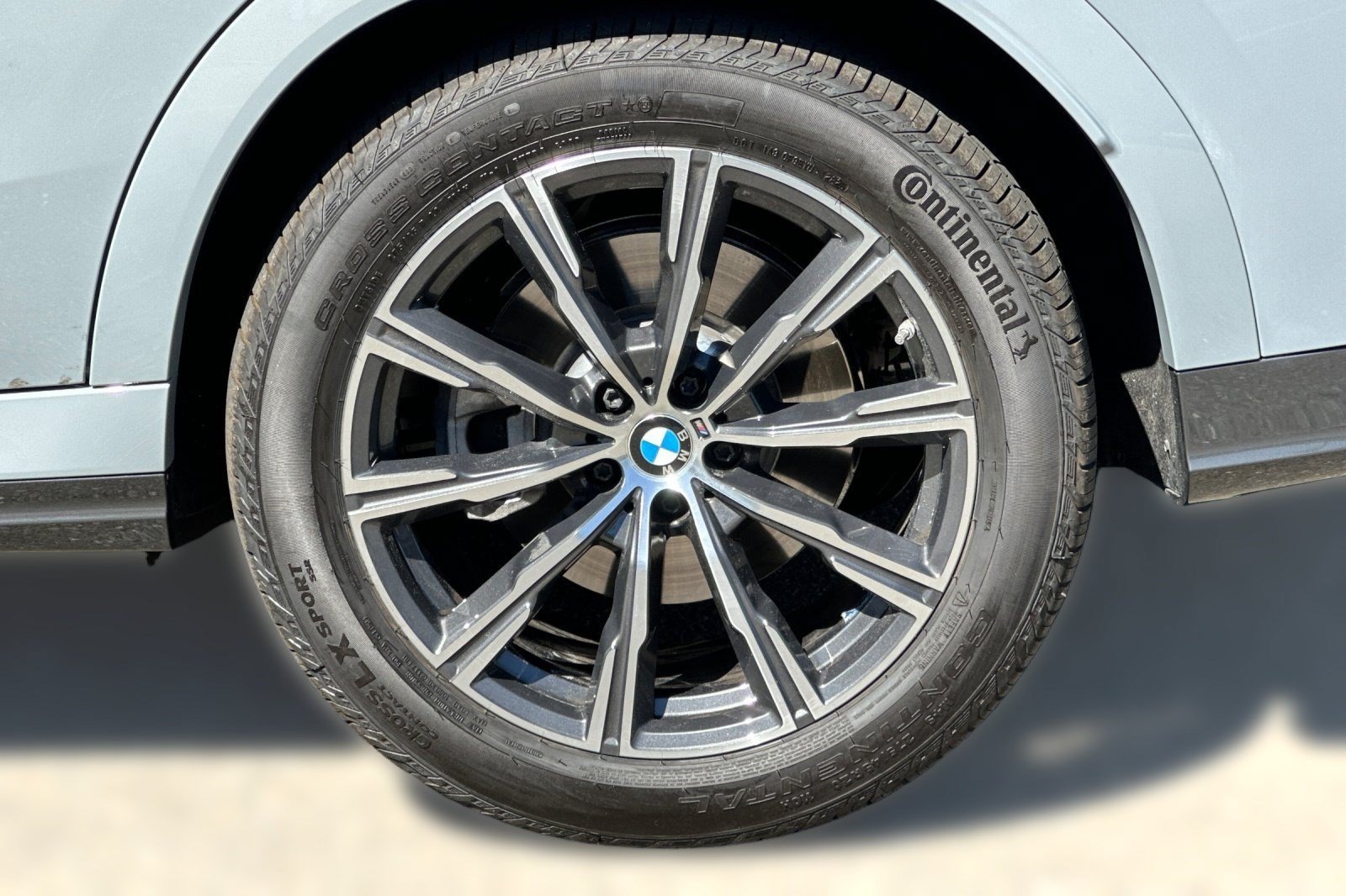 Used 2024 BMW X6 xDrive40i w/ Executive Package AWD/4WD image 11