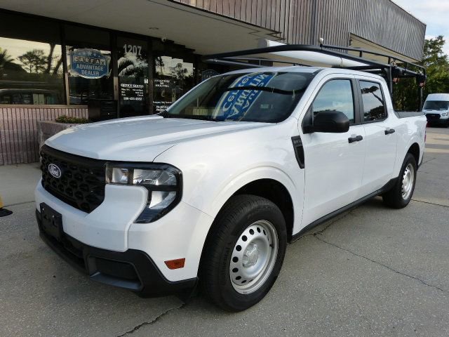 Used 2025 Ford Maverick XLT w/ Equipment Group 302A image 2