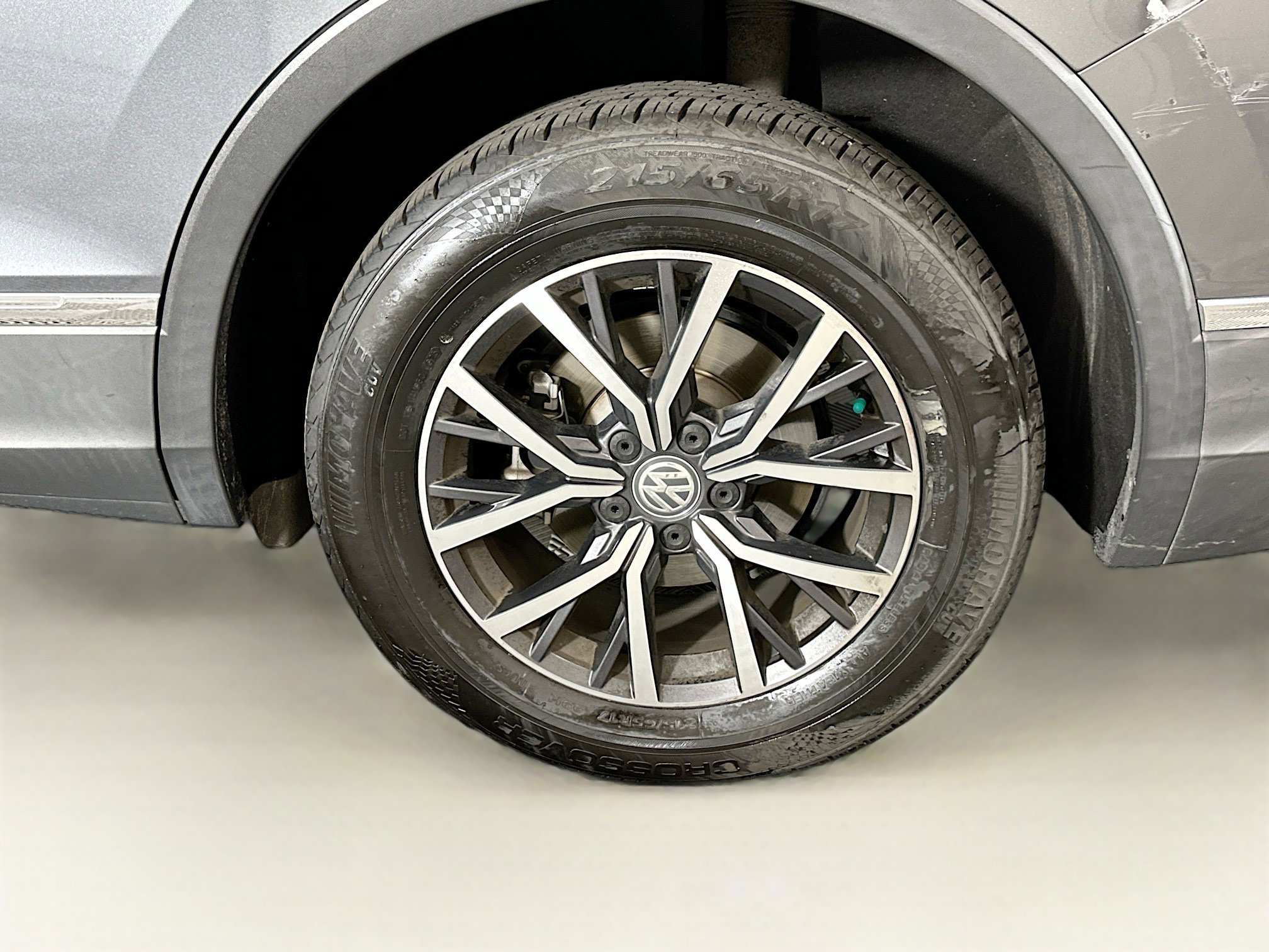Used 2020 Volkswagen Tiguan SE w/ Panoramic Sunroof Package FWD image 11
