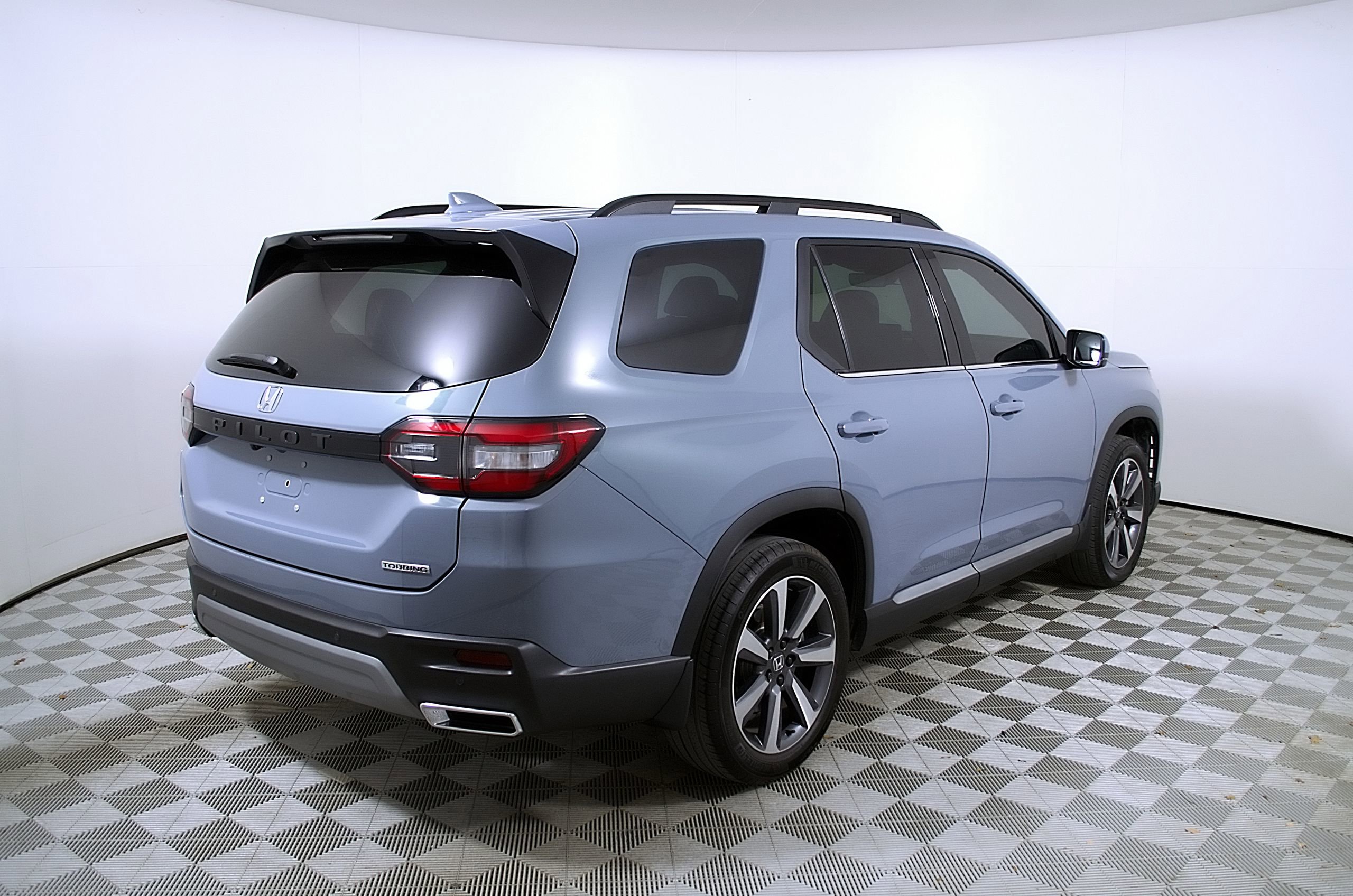 Used 2024 Honda Pilot Touring image 8