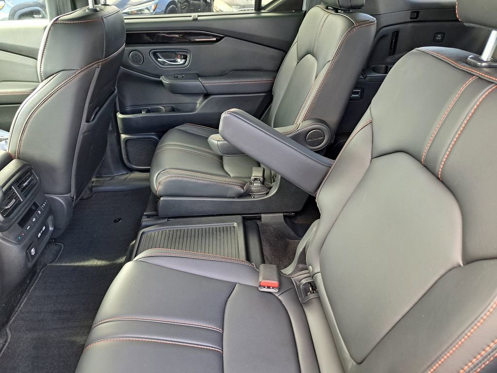 Used 2023 Honda Pilot TrailSport image 13