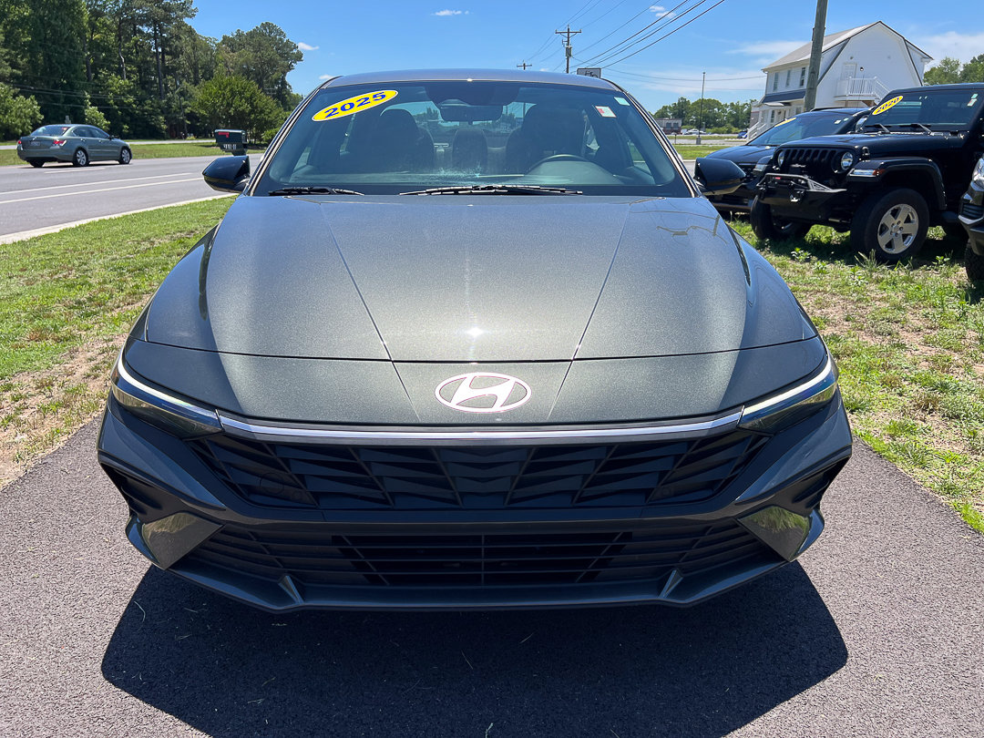 Used 2025 Hyundai Elantra Sport FWD image 9