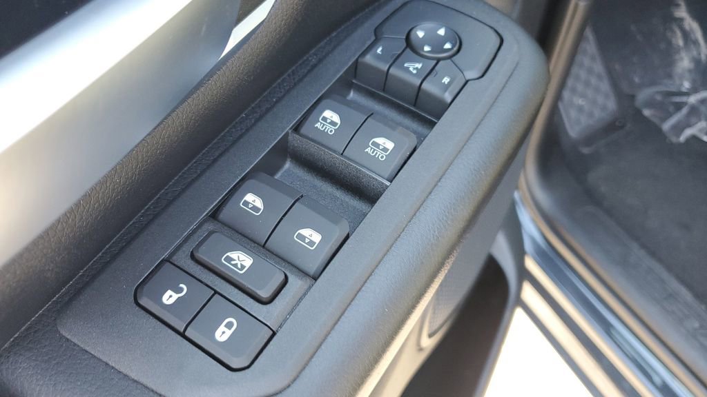 New 2026 RAM 1500 4x4 Crew Cab image 21