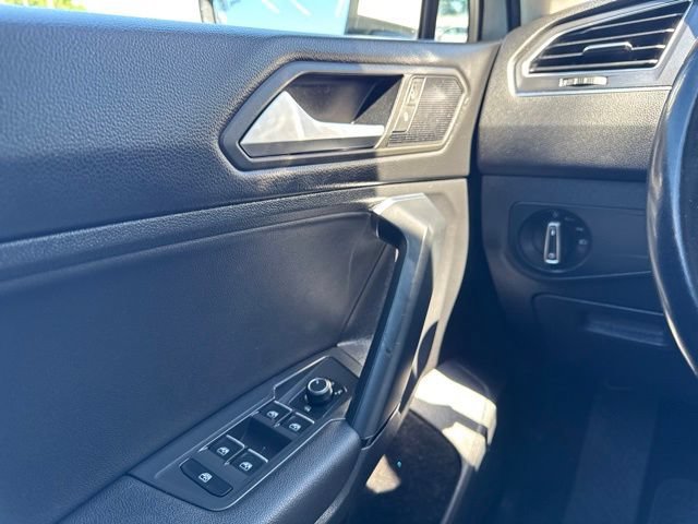 Used 2019 Volkswagen Tiguan SE w/ Panoramic Sunroof Package AWD/4WD image 20