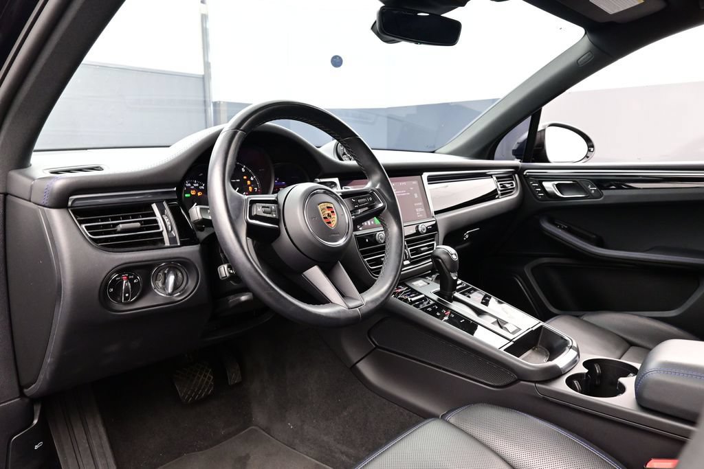 Certified 2023 Porsche Macan AWD/4WD image 4