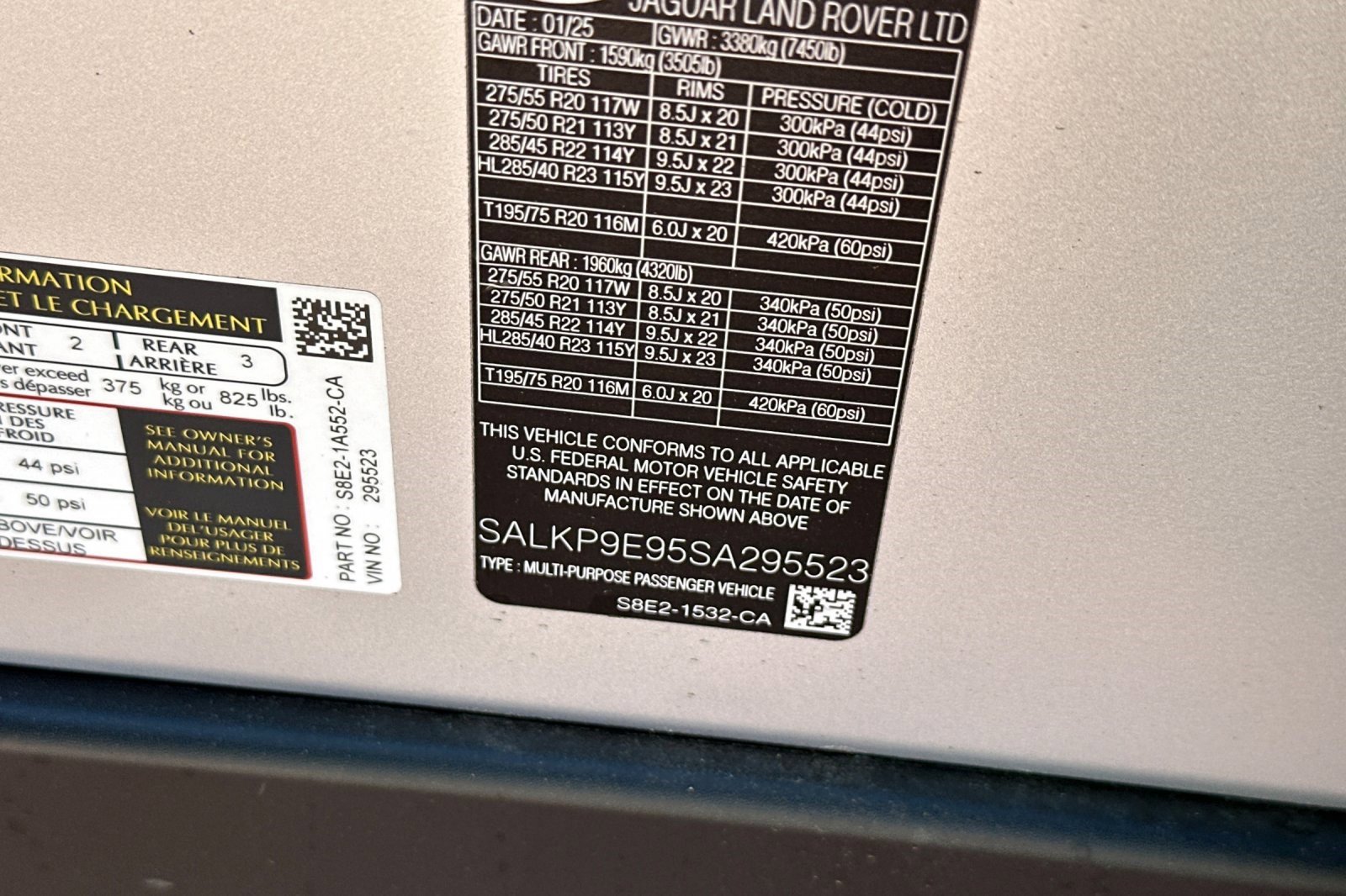 Used 2025 Land Rover Range Rover SE image 38